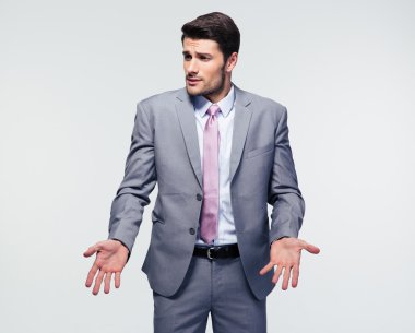 omuzlarında shrugging işadamı