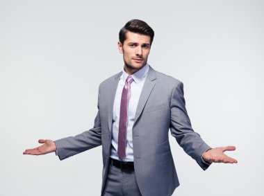 omuzlarında shrugging işadamı