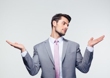 Boşaltmak avucunda tutan işadamı