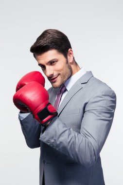 işadamı boks eldivenleri ile savaşmaya hazır