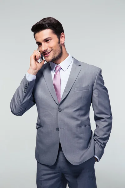 Happy businessman talking on the mobile phone — Stock Photo, Image