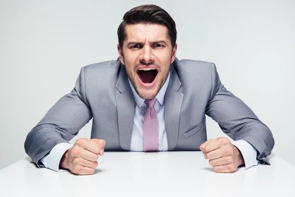 Hombre de negocios enojado gritando — Foto de Stock