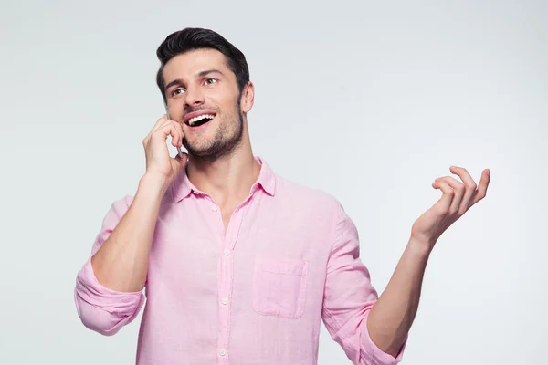 Homme d'affaires heureux parlant au téléphone — Photo