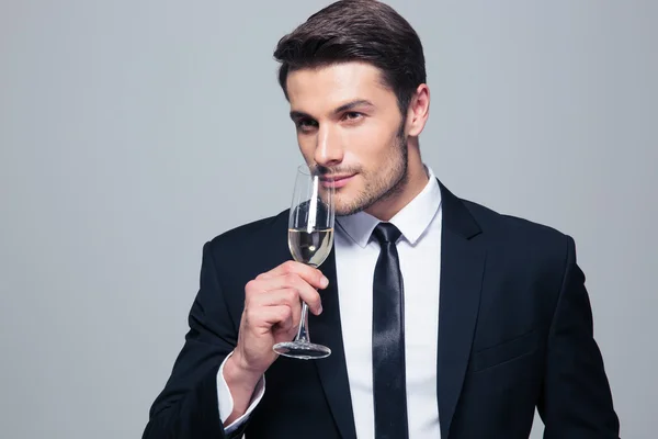 Podnikatel držení sklenice šampaňského — Stock fotografie