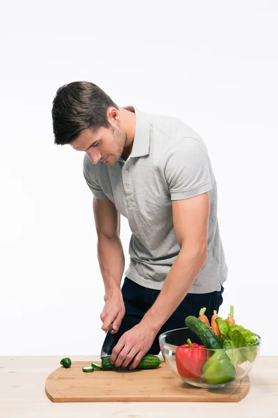 Young man cutting vegetables — Stock Photo, Image