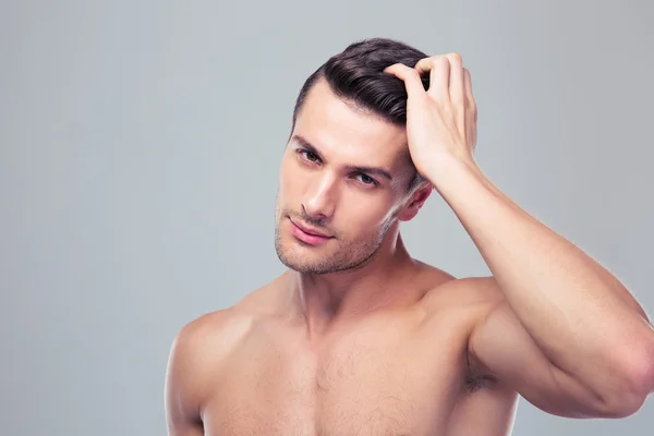 Retrato de un hombre guapo — Foto de Stock