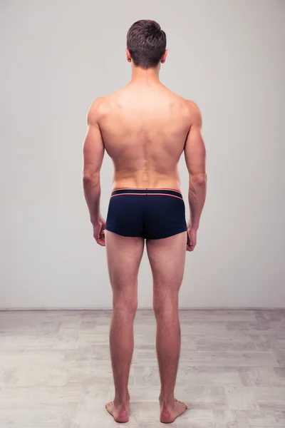 근육 질 남자의 초상화를 다시 보기 — 스톡 사진