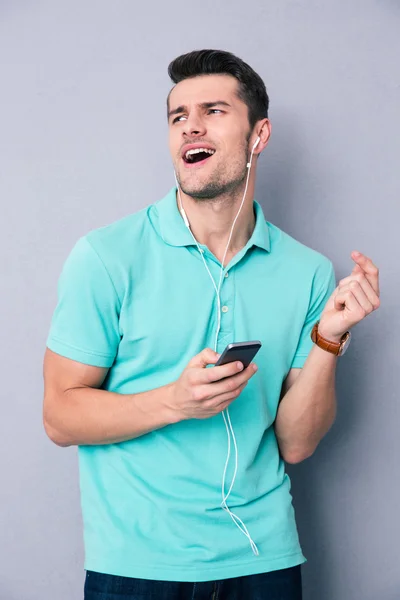 Handsome man singing with headphones — Stock Photo, Image