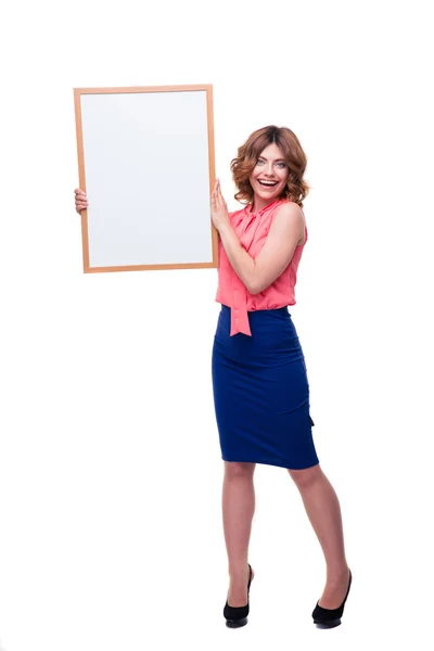 Donna sorridente che tiene cartellone — Foto Stock