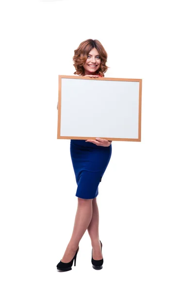 Lächelnde Frau mit Whiteboard — Stockfoto