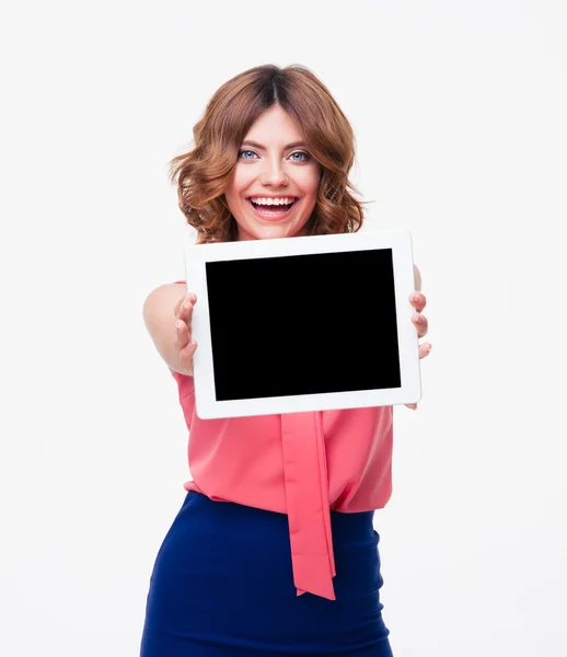 Geschäftsfrau zeigt Tablet-Computer-Bildschirm — Stockfoto