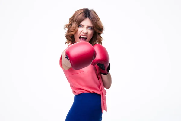 ボクシング グローブとの戦いで怒っているエレガントな女性 — ストック写真