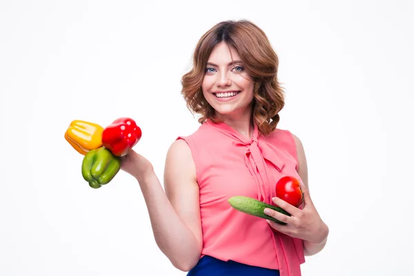Χαμογελώντας ελκυστική γυναίκα εκμετάλλευση λαχανικά — Φωτογραφία Αρχείου