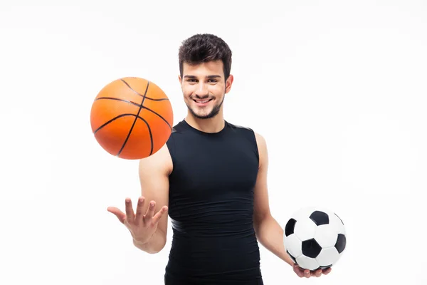 Sportler hält Basketball und Fußball in der Hand — Stockfoto