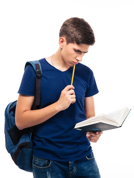 Männliche Schüler lesen Buch — Stockfoto