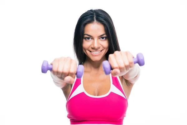 Spor salonundaki kadın dambıllarıyla egzersiz yapıyor. — Stok fotoğraf