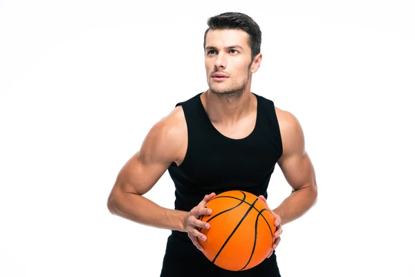 Porträt eines gutaussehenden Mannes beim Basketballspielen — Stockfoto