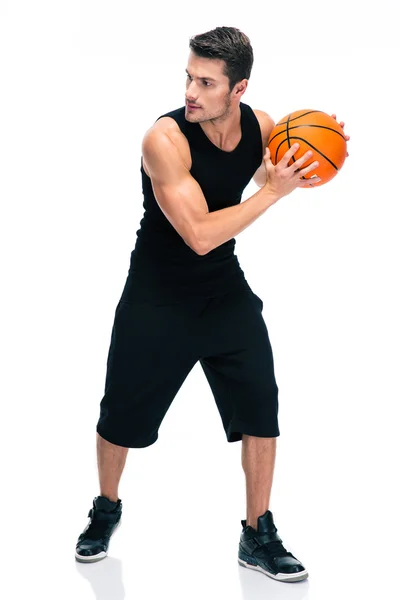 Bonito homem im esportes desgaste jogando no basquete — Fotografia de Stock