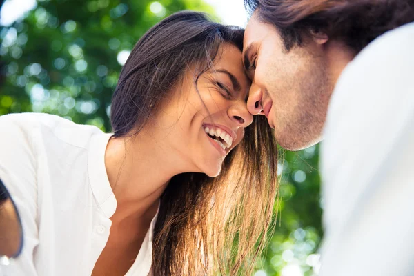 Cheerful romantic couple — Stockfoto