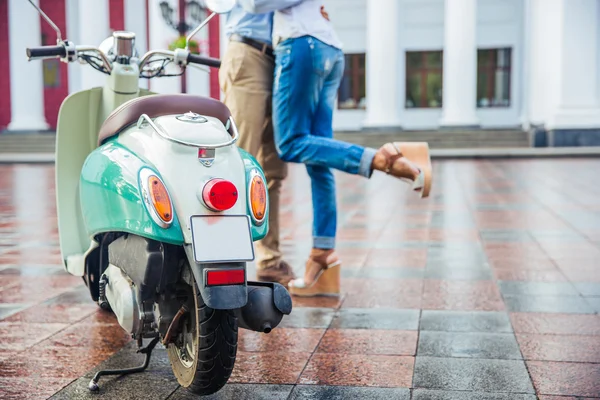 Male and female legs during a date in town — Stock Photo, Image