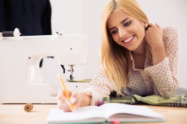 Tasarımcı yazılı notlar atölye