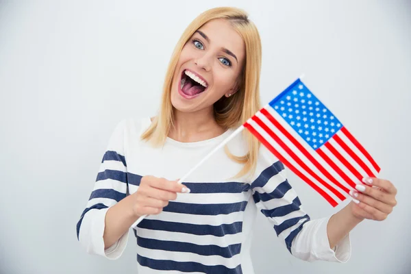 Jovencita alegre sosteniendo bandera de EE.UU. — Foto de Stock