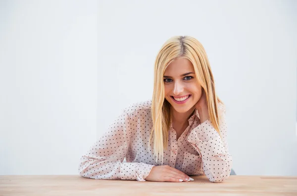 Happy young businesswoman sitting at the table — Φωτογραφία Αρχείου