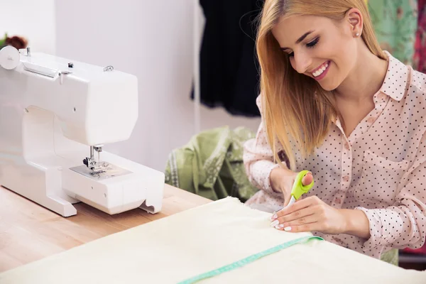 Female designer cutting cloth — Stock Photo, Image