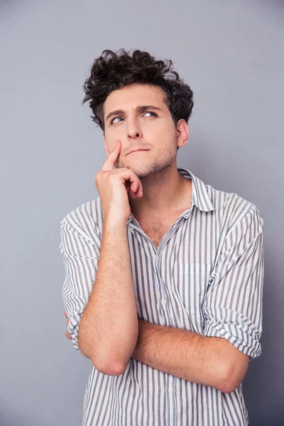 Retrato de un joven pensativo —  Fotos de Stock