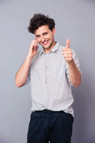 Happy man talking on the phone — Stock Photo, Image