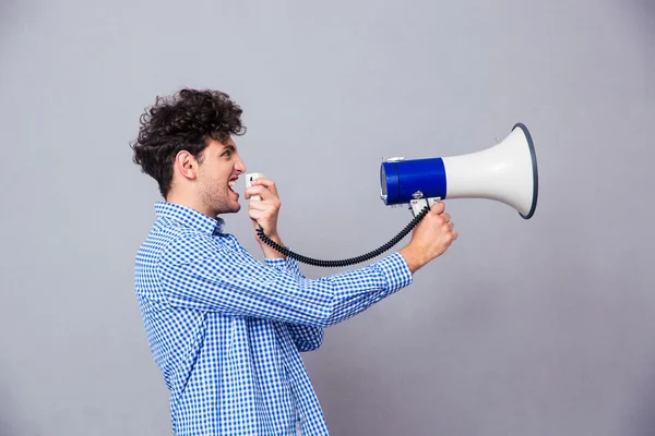 Casual man shouting on megaphone — Stock Photo, Image
