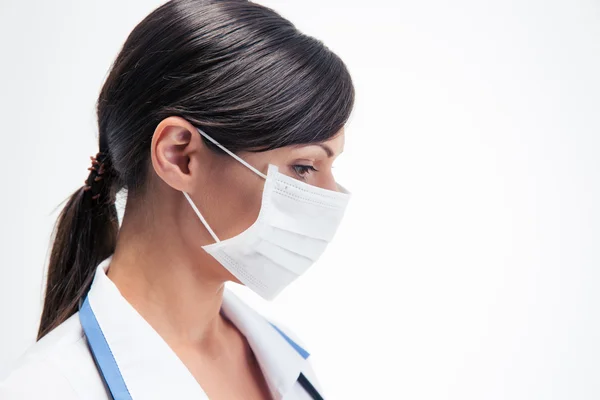 Pensive médecin femme dans le masque — Photo