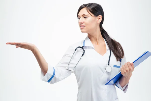 Doktor s schránky drží copyspace na dlani — Stock fotografie