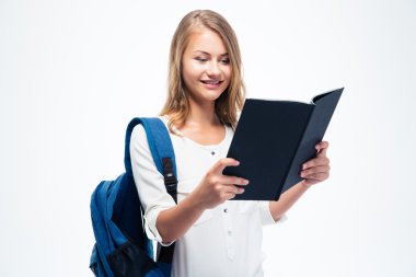 Kitap okuma sırt çantası ile gülümseyen kız