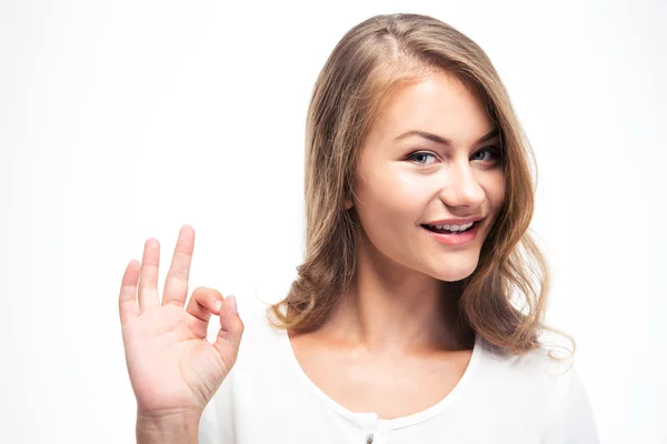 Mujer joven feliz mostrando signo ok — Foto de Stock