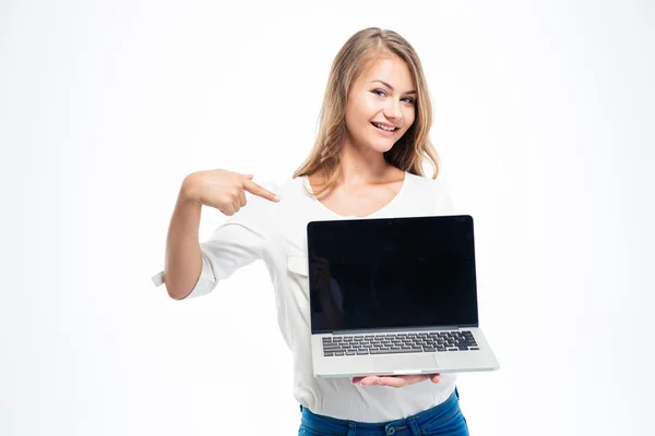 Frau zeigt mit dem Finger auf einen leeren Bildschirm — Stockfoto