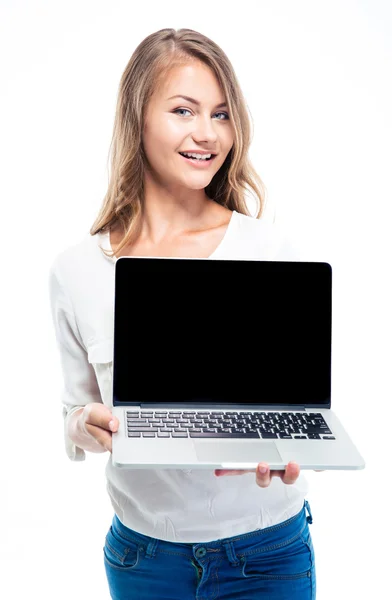 Menina mostrando tela do laptop — Fotografia de Stock