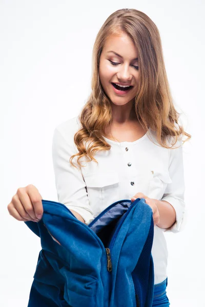 Studentessa aprire il suo zaino — Foto Stock