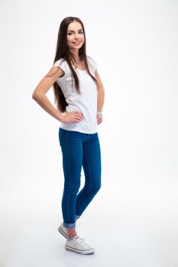 Tam uzunlukta bir gülümseyen güzel kadın portresi