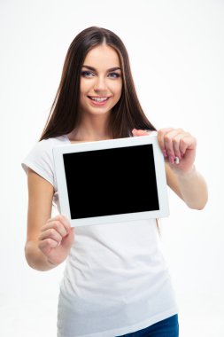 Kadın gösteren boş tablet bilgisayar ekranı