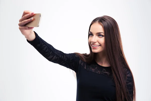 Kobieta w czarnej mody sukienka podejmowania selfie Zdjęcie — Zdjęcie stockowe