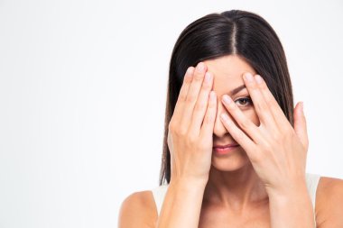 Kamera parmaklarımın arasından arayan kadın