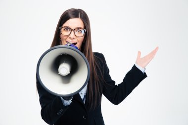 Megafon içinde bağırarak işkadını