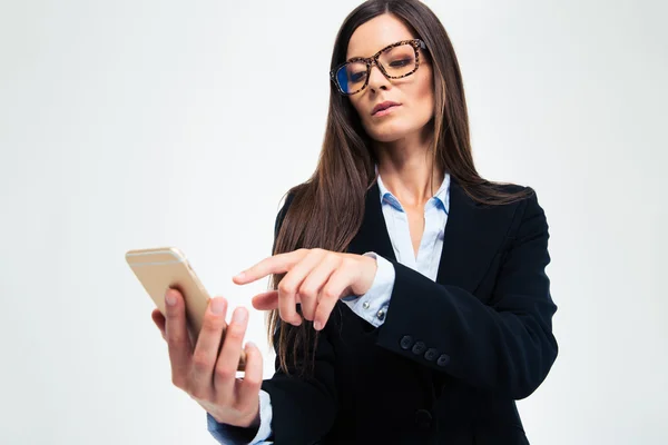 Businesswoman using smartphone — Stock Photo, Image