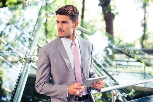 Businessman standing with tablet computer — Stock Photo, Image