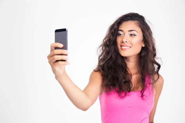 Frau macht Selfie-Foto auf Smartphone — Stockfoto