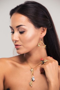  Portre portre sevimli bir kadın modeli 