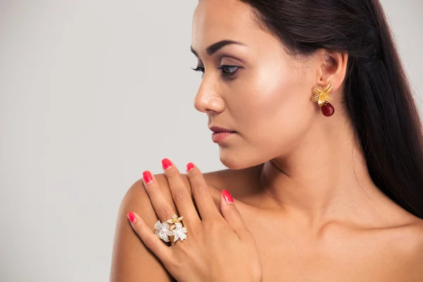 Retrato de close-up de um modelo feminino encantador — Fotografia de Stock