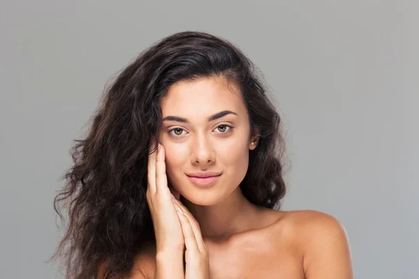 Portrait of attractive girl looking at camera — Stock Photo, Image