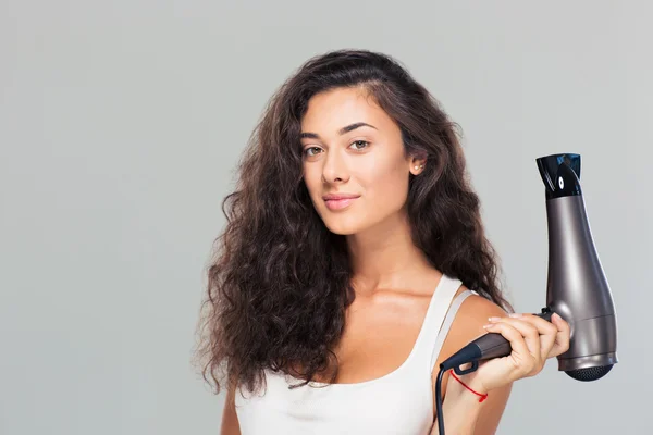 Leuke aantrekkelijke vrouw bedrijf hairdrye — Stockfoto